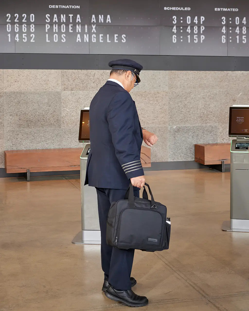 Durable aviation crew bag with tablet storage and headset compartment